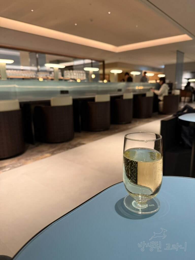 인천공항 2터미널 아시아나 라운지 샴페인