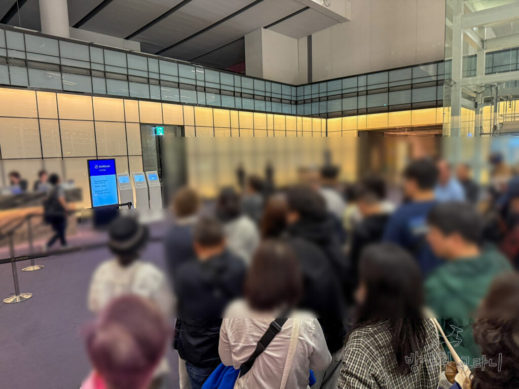 인천공항 2터미널 아시아나 라운지 입구 대기인원