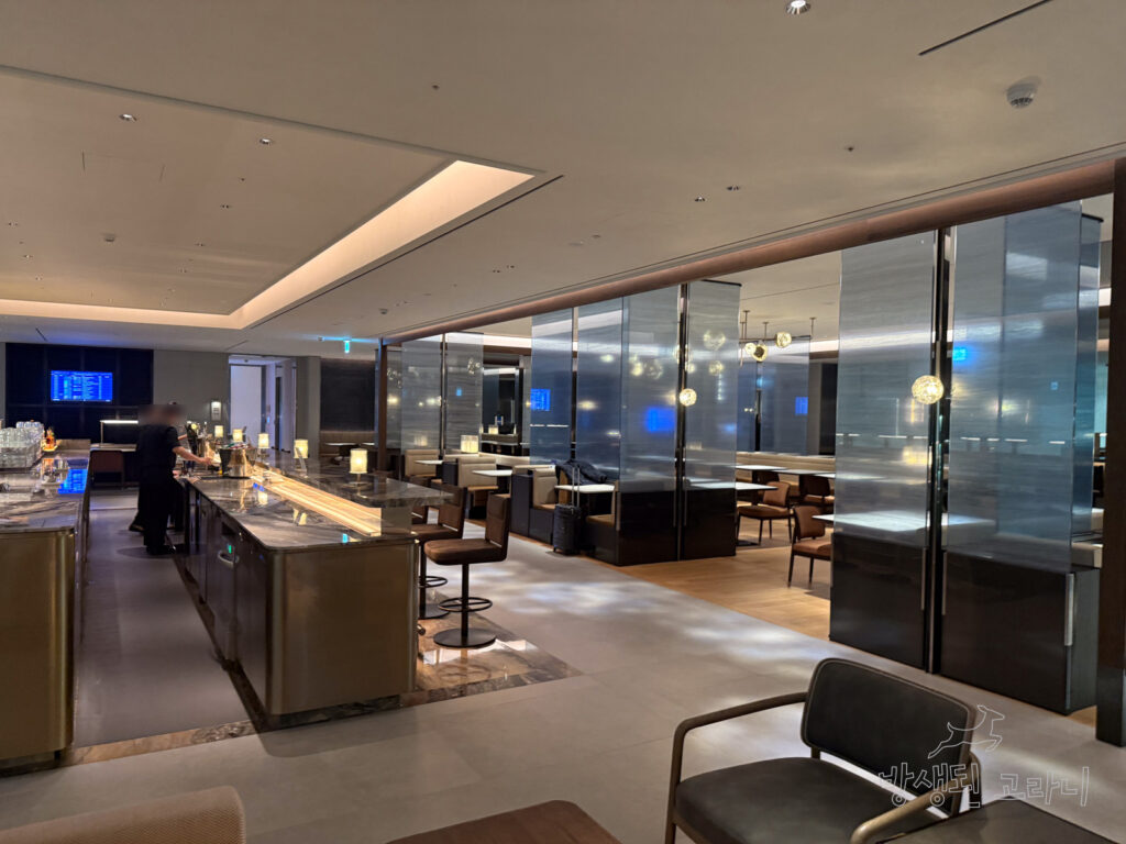 인천공항 2터미널 아시아나 라운지 내부  전체 인테리어