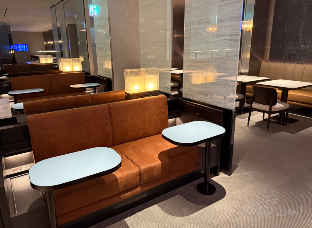 인천공항 2터미널 아시아나 라운지 인테리어 의자