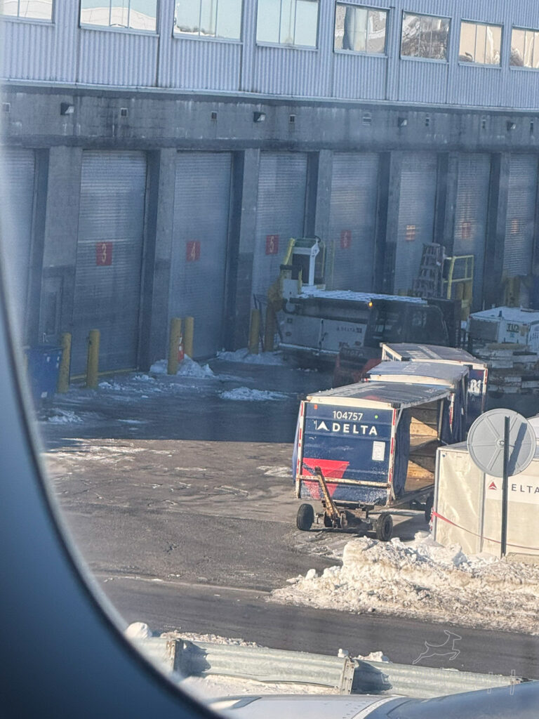 뉴욕 JFK 도착 창가 좌석 뷰