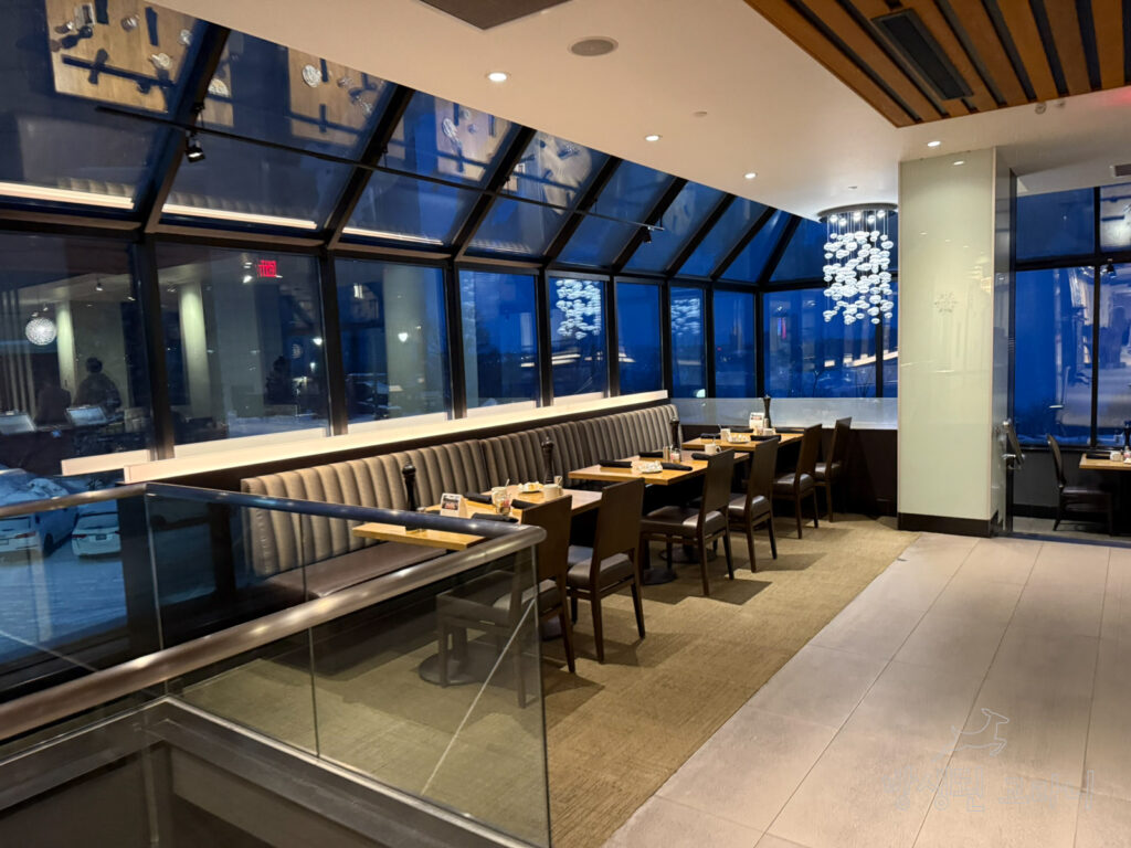 마일스톤 조식당 입구 좌석