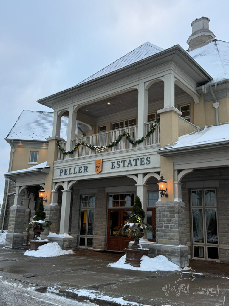 Peller Estates 와이너리 건물 입구