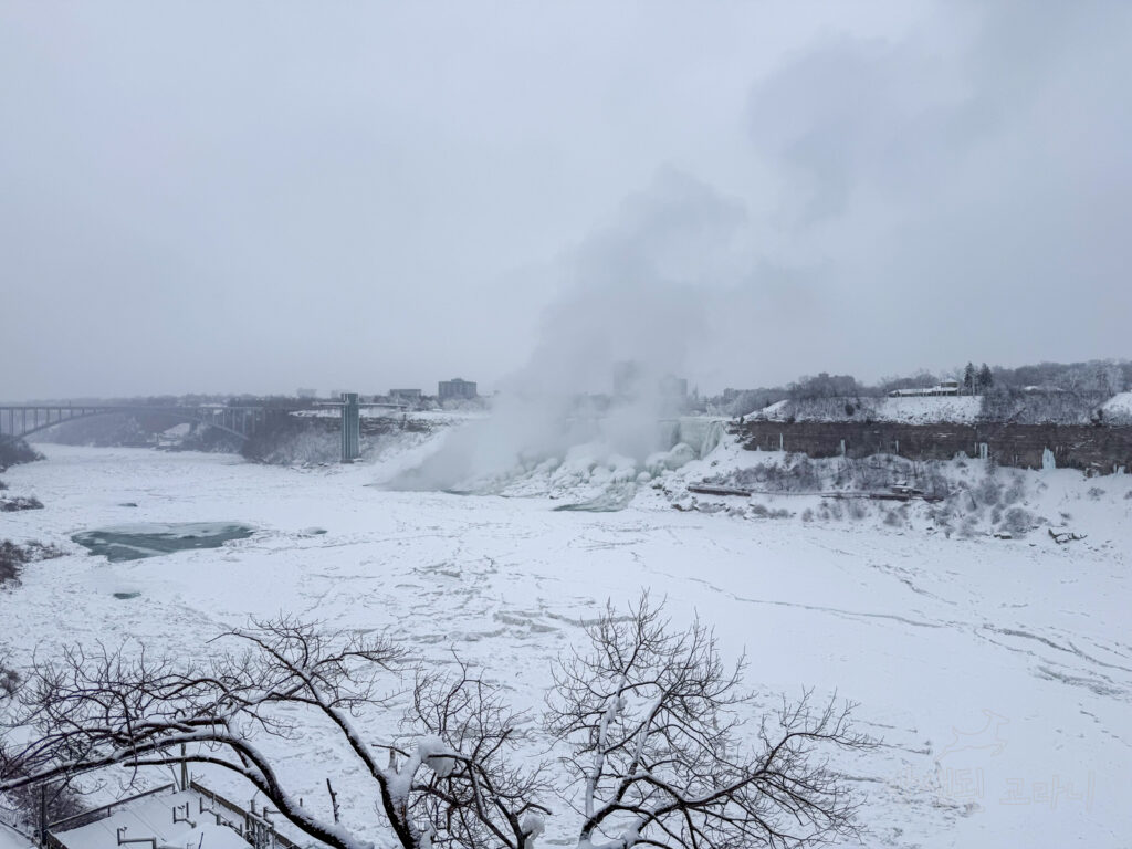 레인보우 브릿지, 아메리칸 폴스, 브라이덜 베일 폭포 전경