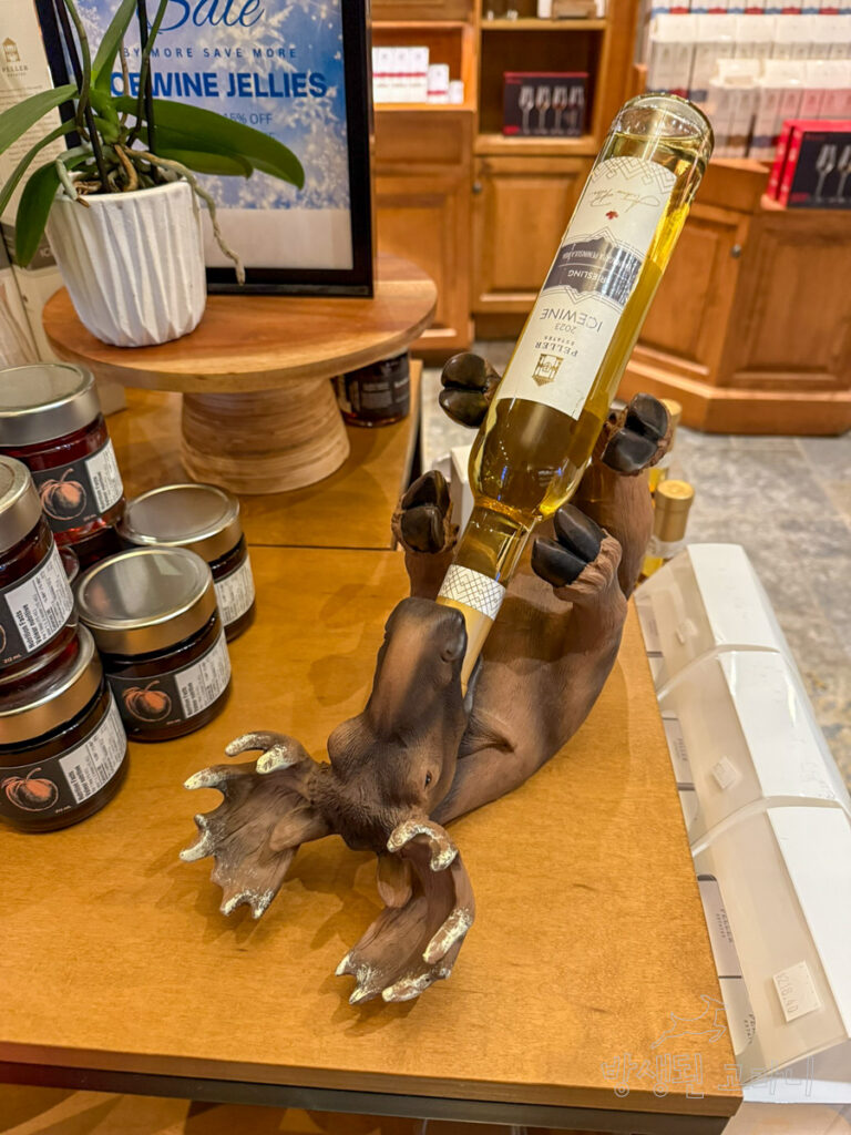 순록 모양의 와인 거치대