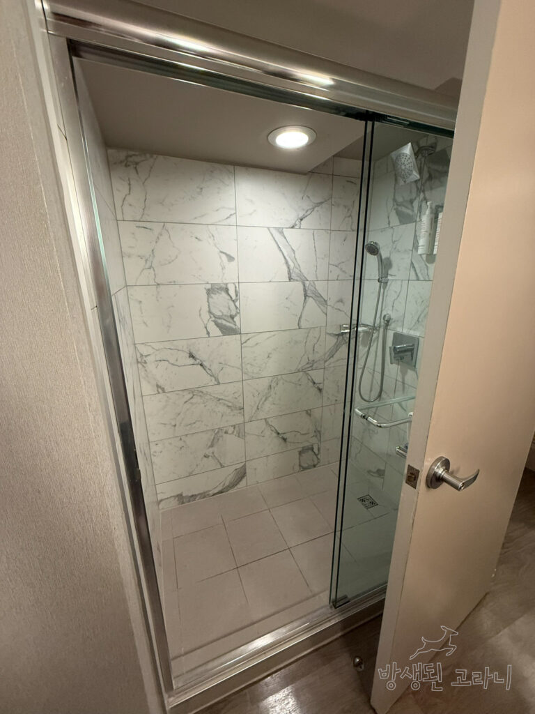 나이아가라 호텔 샤워룸