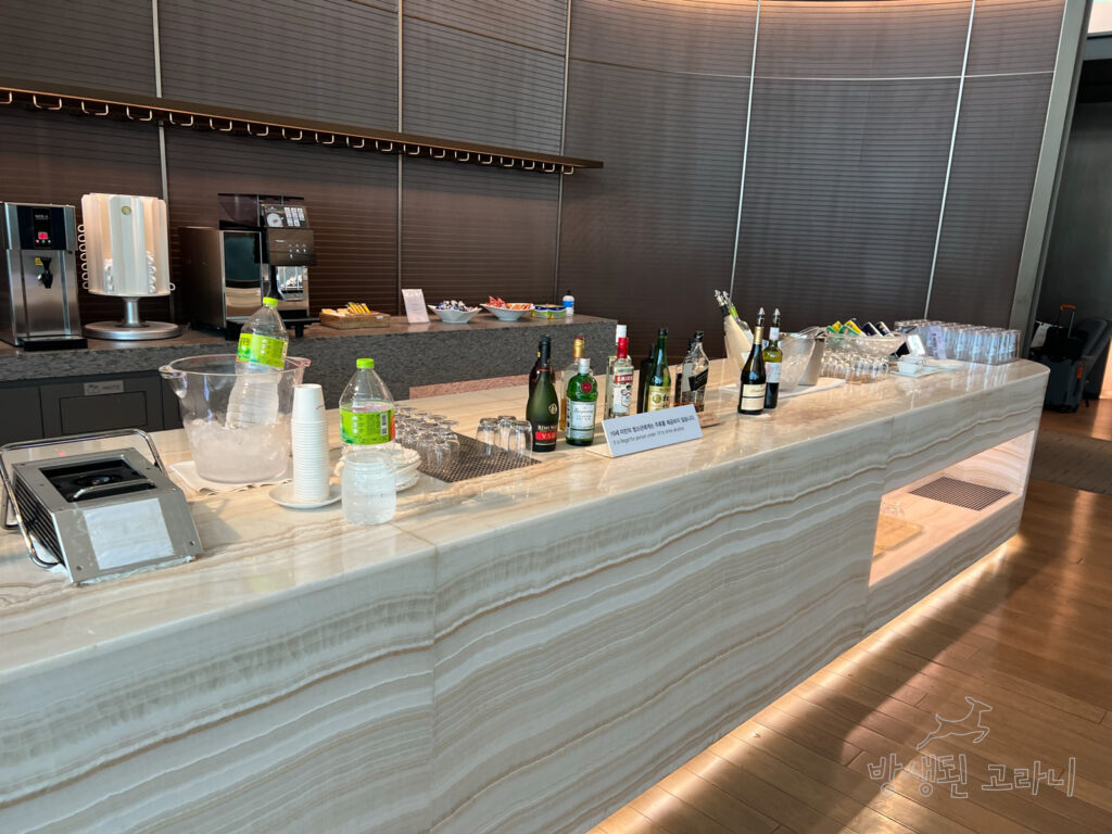 인천공항 스타얼라이언스 라운지 아시아나 주류 바 인테리어