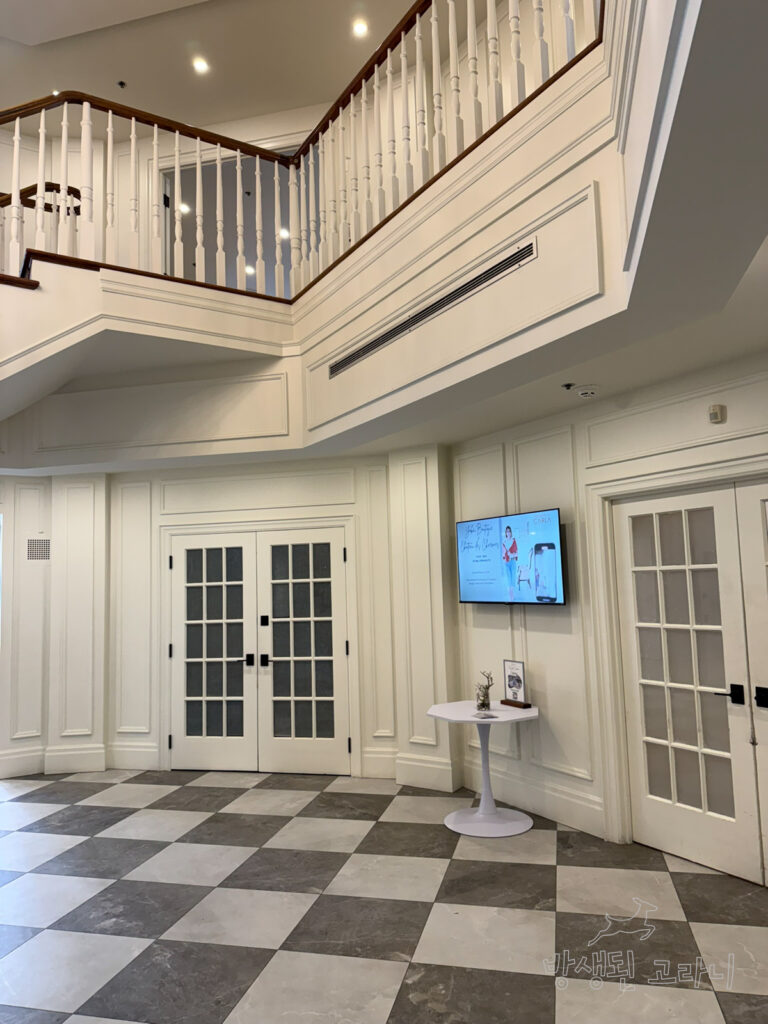 Château des Charmes 와이너리 1층 내부